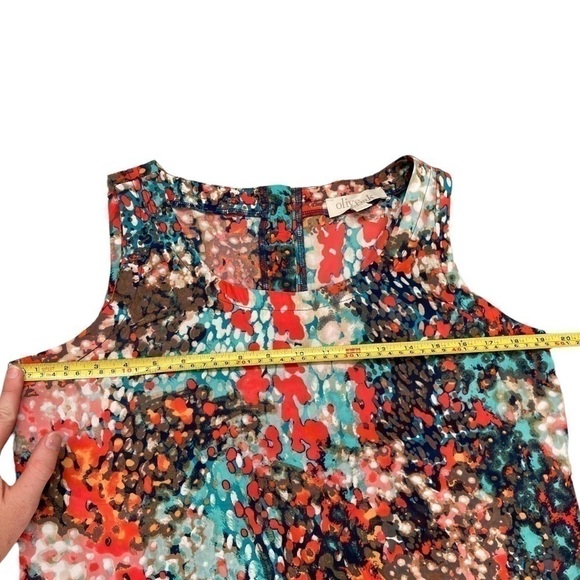 𝅺olive & Oak multi color abstract tank top with button open back - Picture 4 of 9